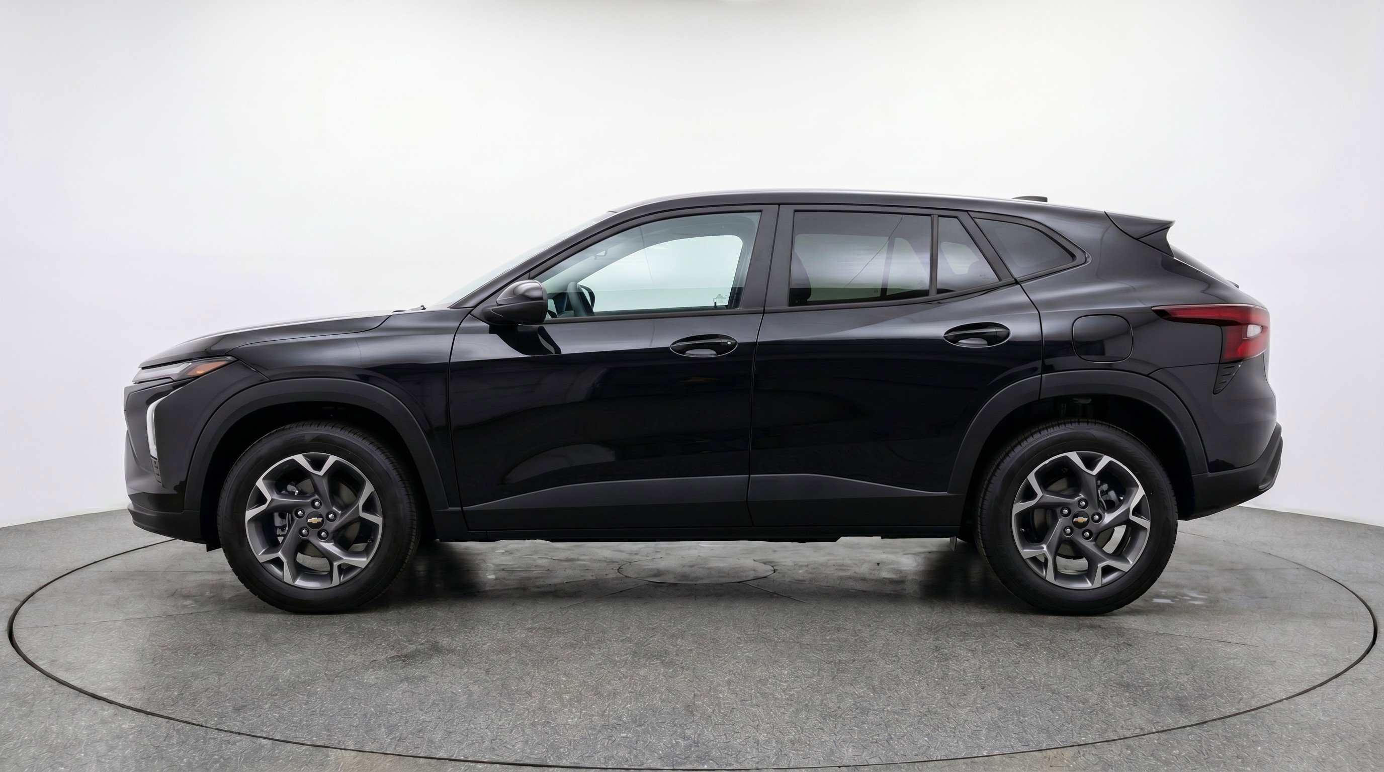Used 2025 Chevrolet Trax LT FWD image 5