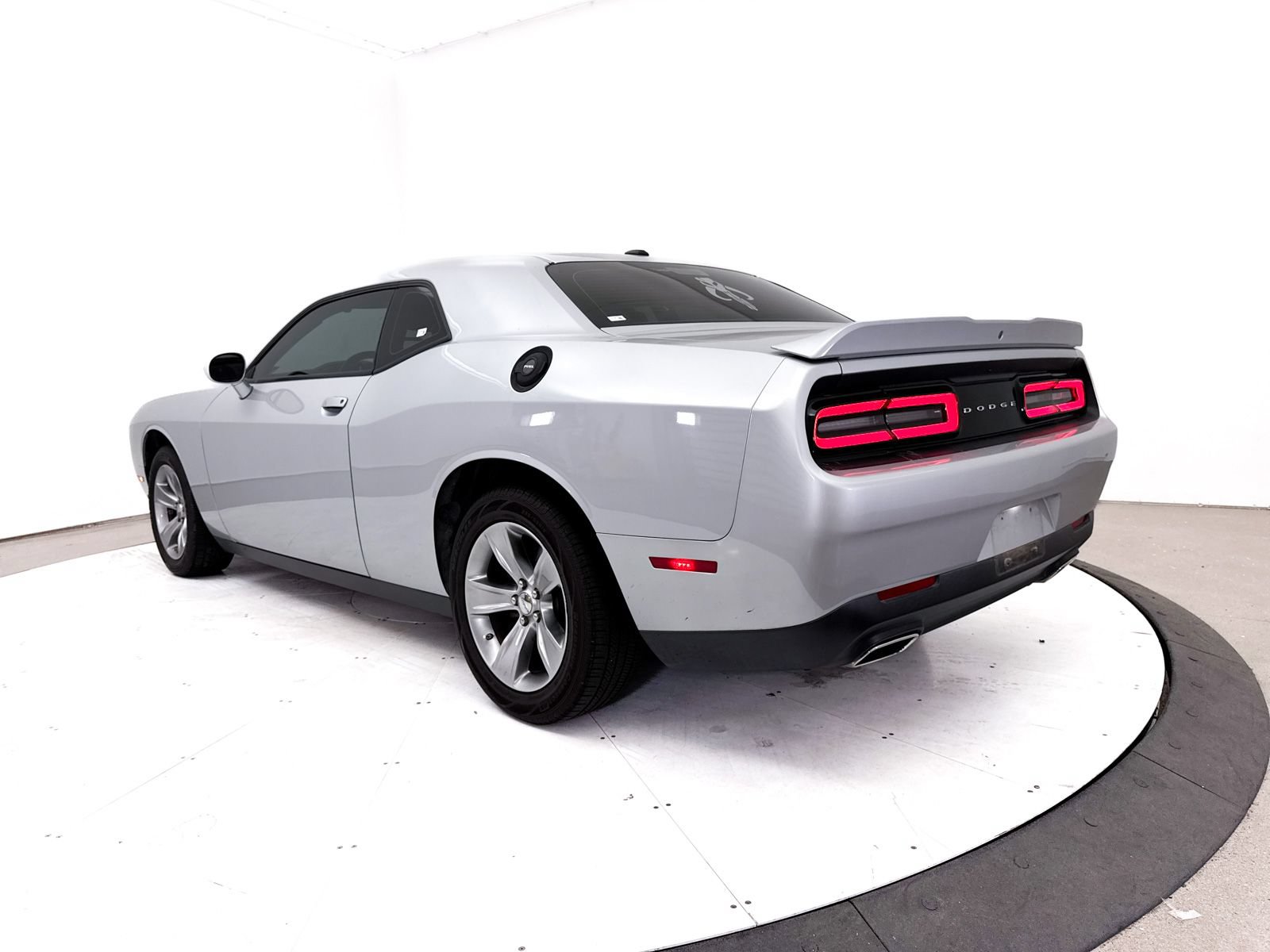 Used 2022 Dodge Challenger SXT RWD image 14