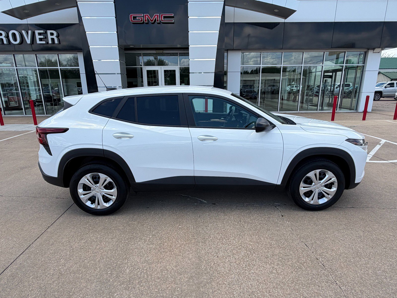 Certified 2025 Chevrolet Trax LS FWD image 2