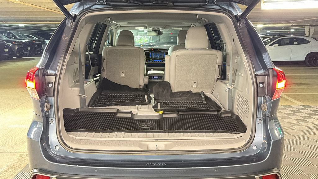 Used 2017 Toyota Highlander Limited AWD/4WD image 14
