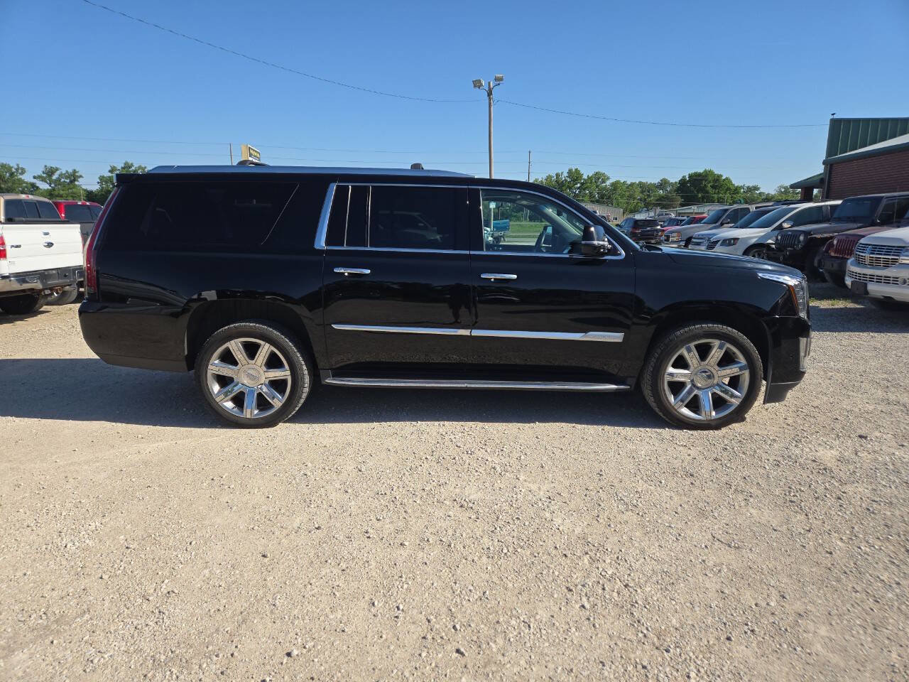 Used 2020 Cadillac Escalade ESV Luxury AWD/4WD image 2