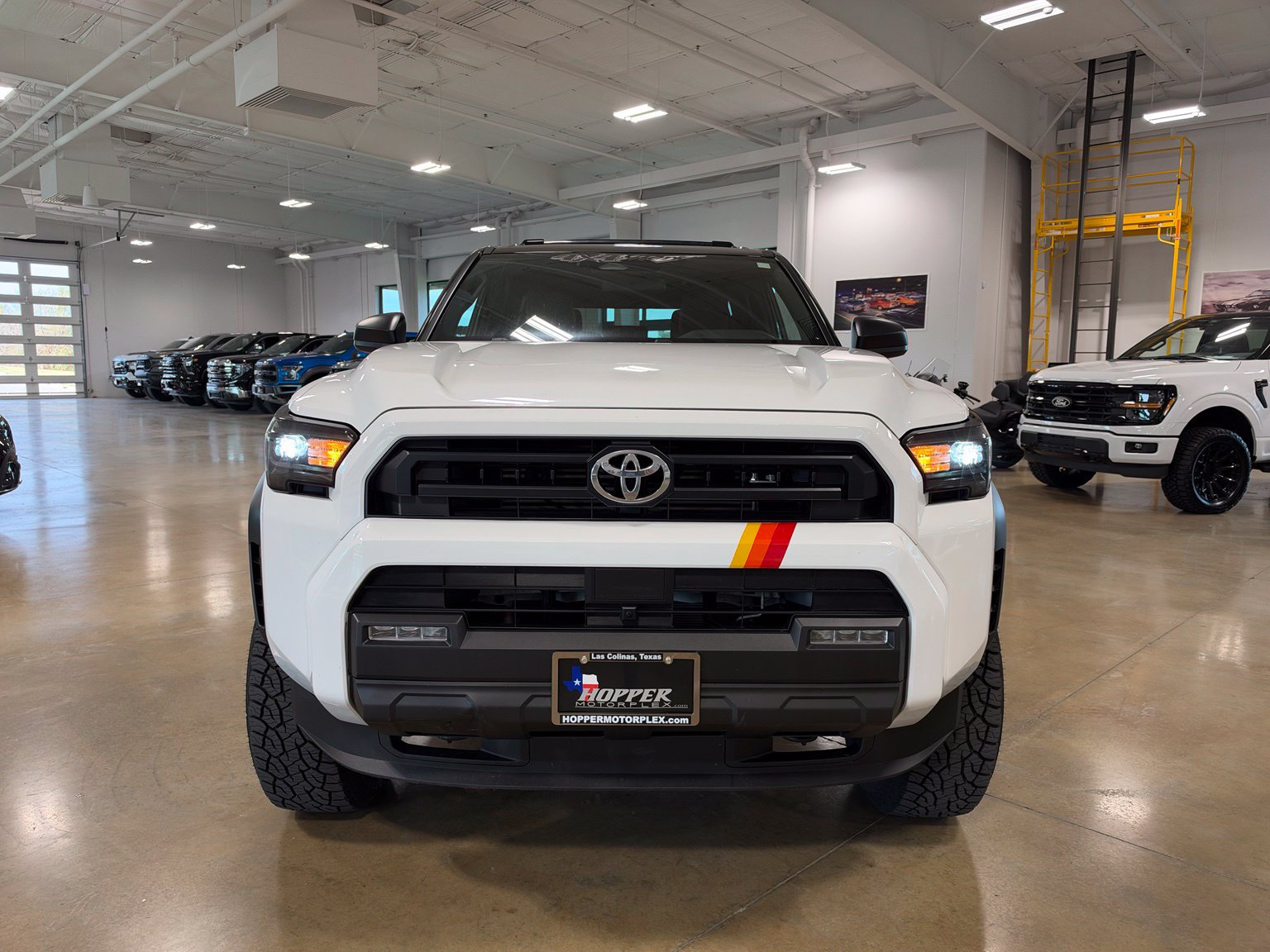 Used 2025 Toyota 4Runner SR5 AWD/4WD image 2