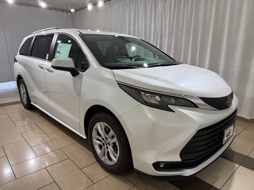 New 2026 Toyota Sienna XLE FWD image 7