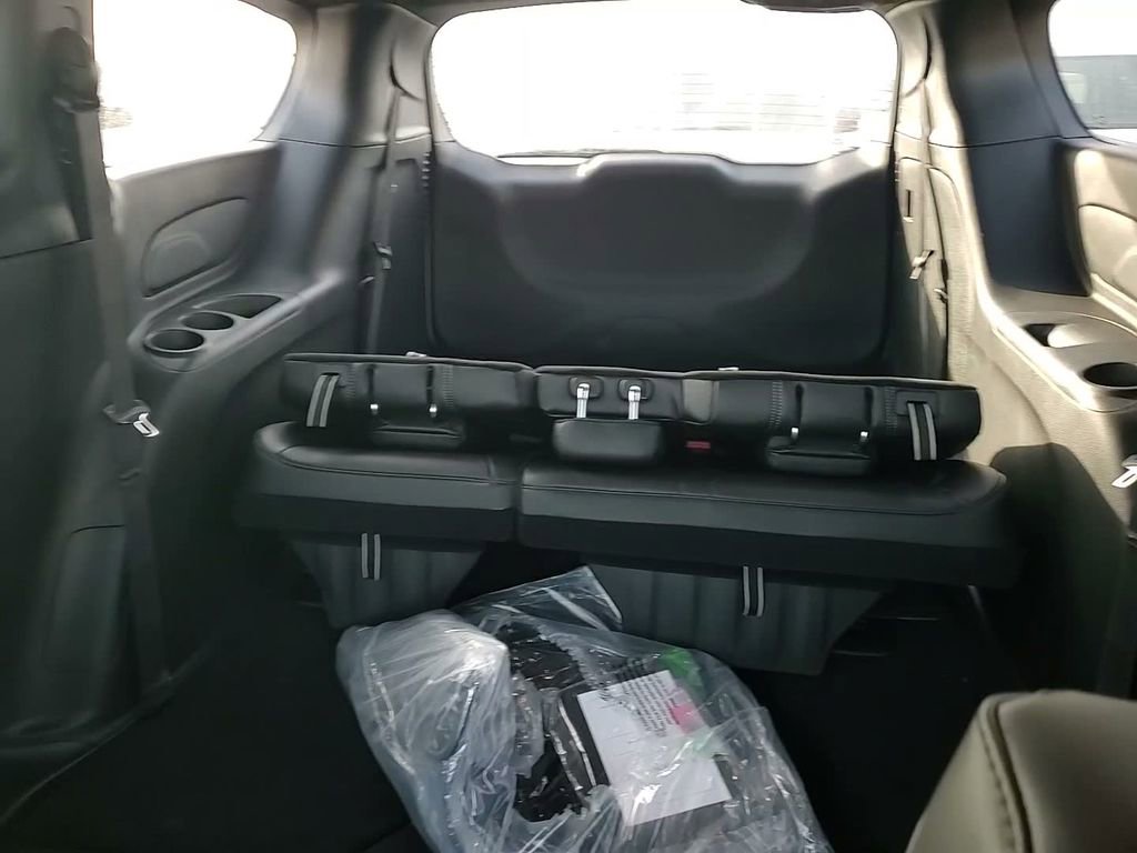 New 2026 Chrysler Pacifica Select FWD image 32