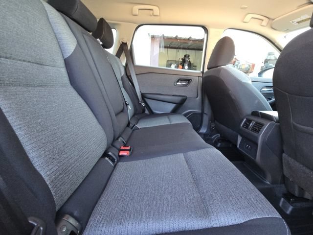 Used 2023 Nissan Rogue SV FWD image 14