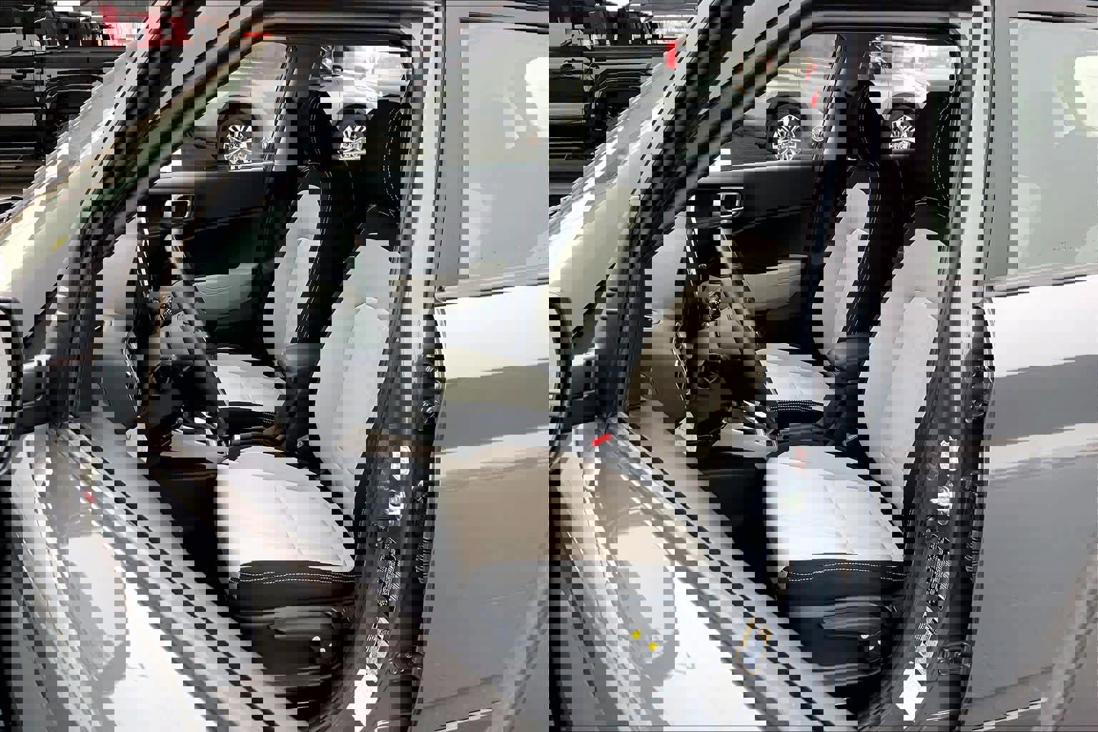 Used 2025 Hyundai Venue SEL image 8