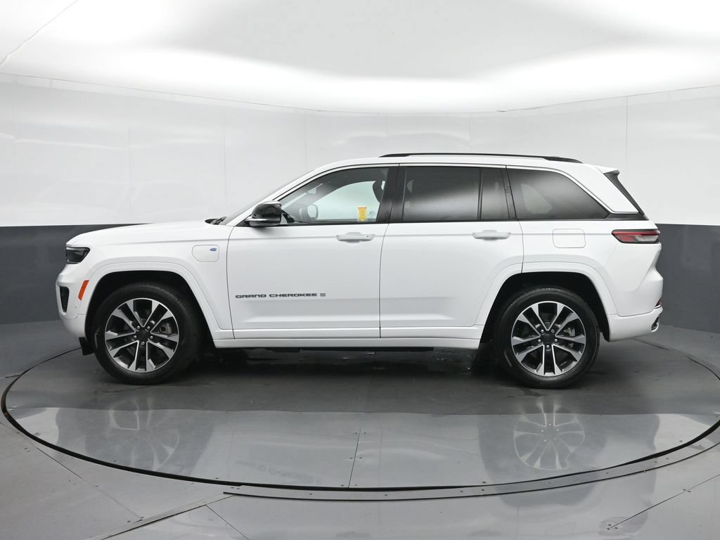 Used 2023 Jeep Grand Cherokee Overland w/ Advanced Protech Group III AWD/4WD image 4