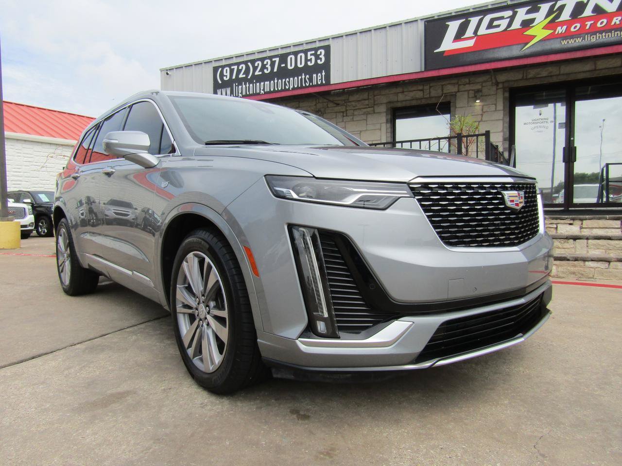 Used 2025 Cadillac XT6 Premium Luxury FWD image 6