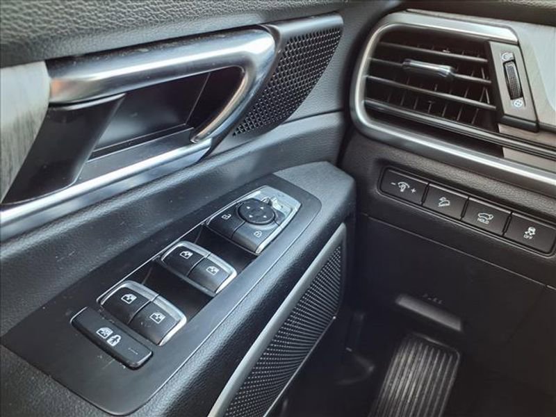 Used 2023 Kia Telluride EX w/ EX Captain's Chair Package image 23