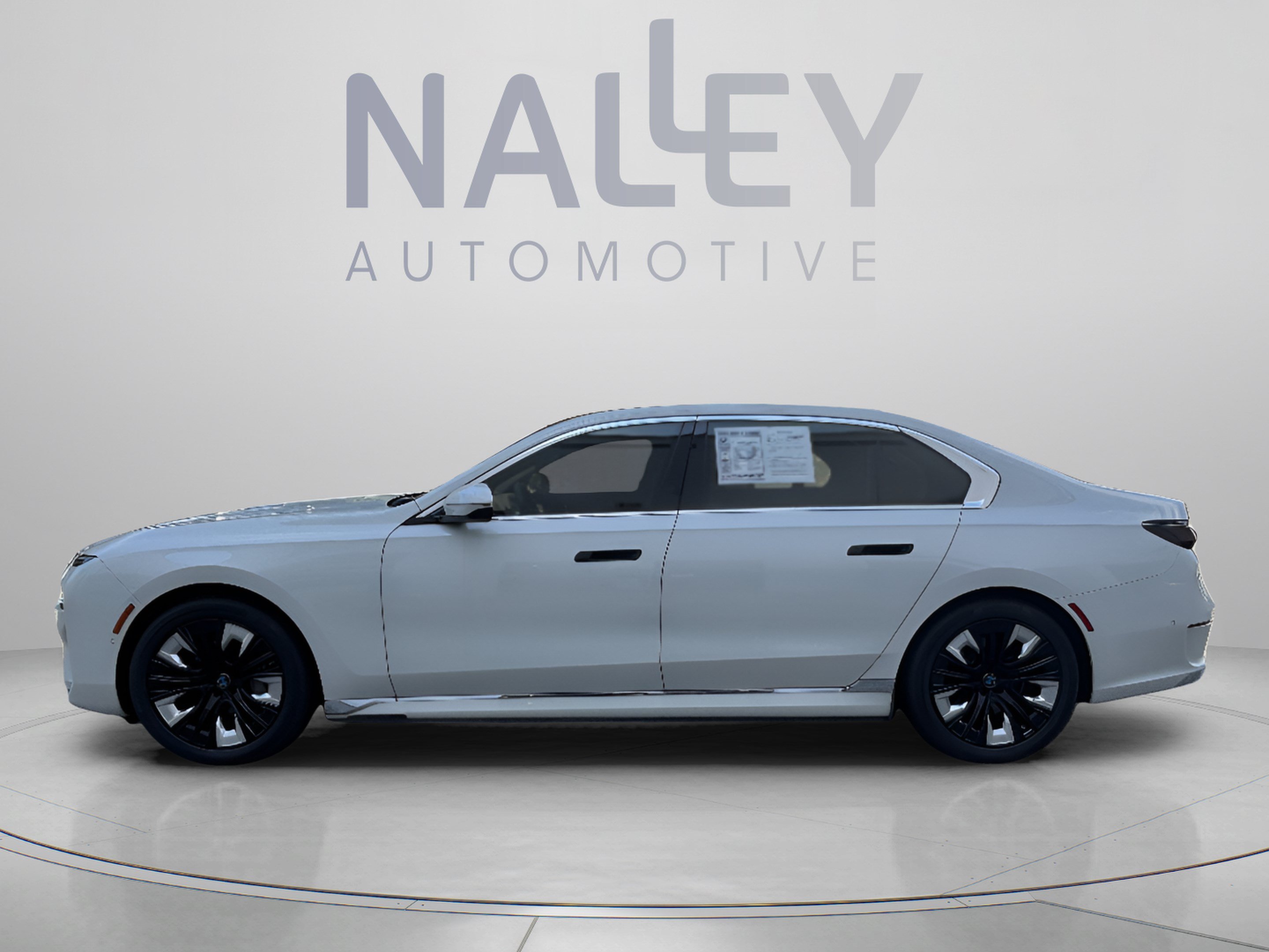 Certified 2023 BMW i7 xDrive60 AWD/4WD image 2