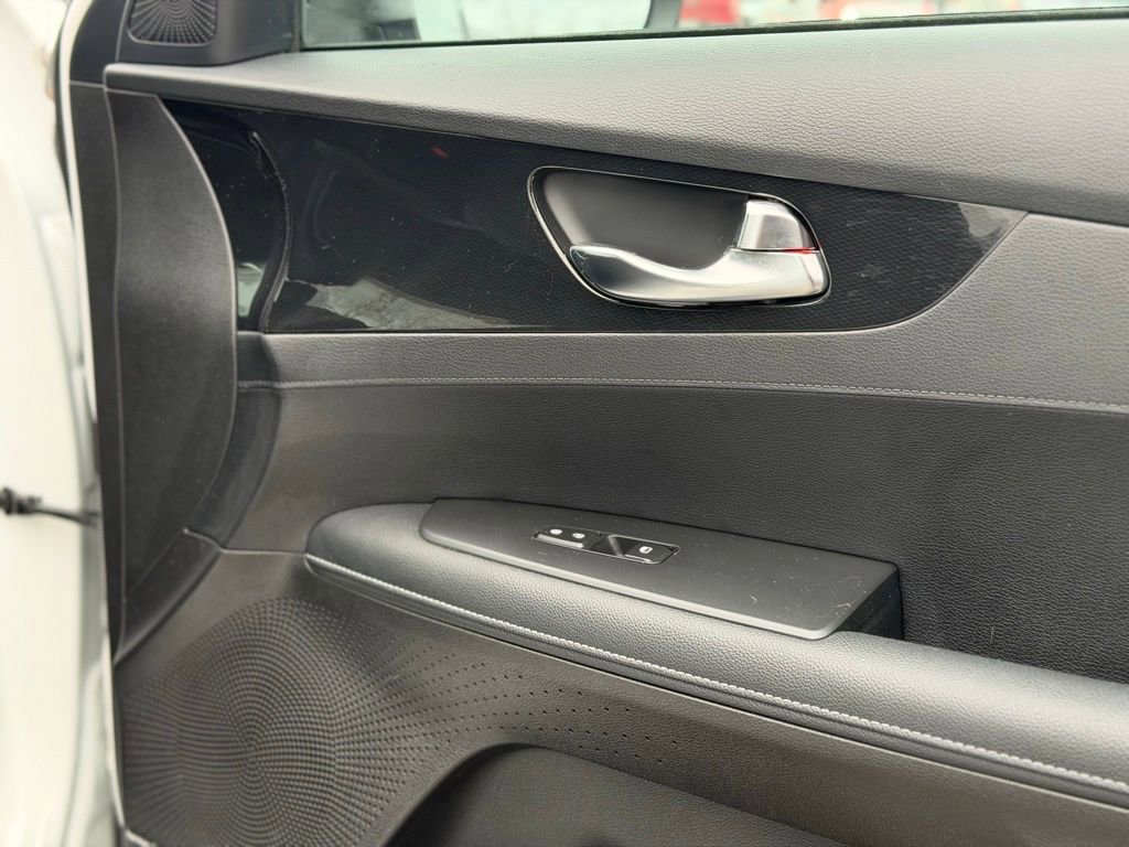 Used 2023 Kia Forte GT-Line w/ GT-Line Premium Package image 13