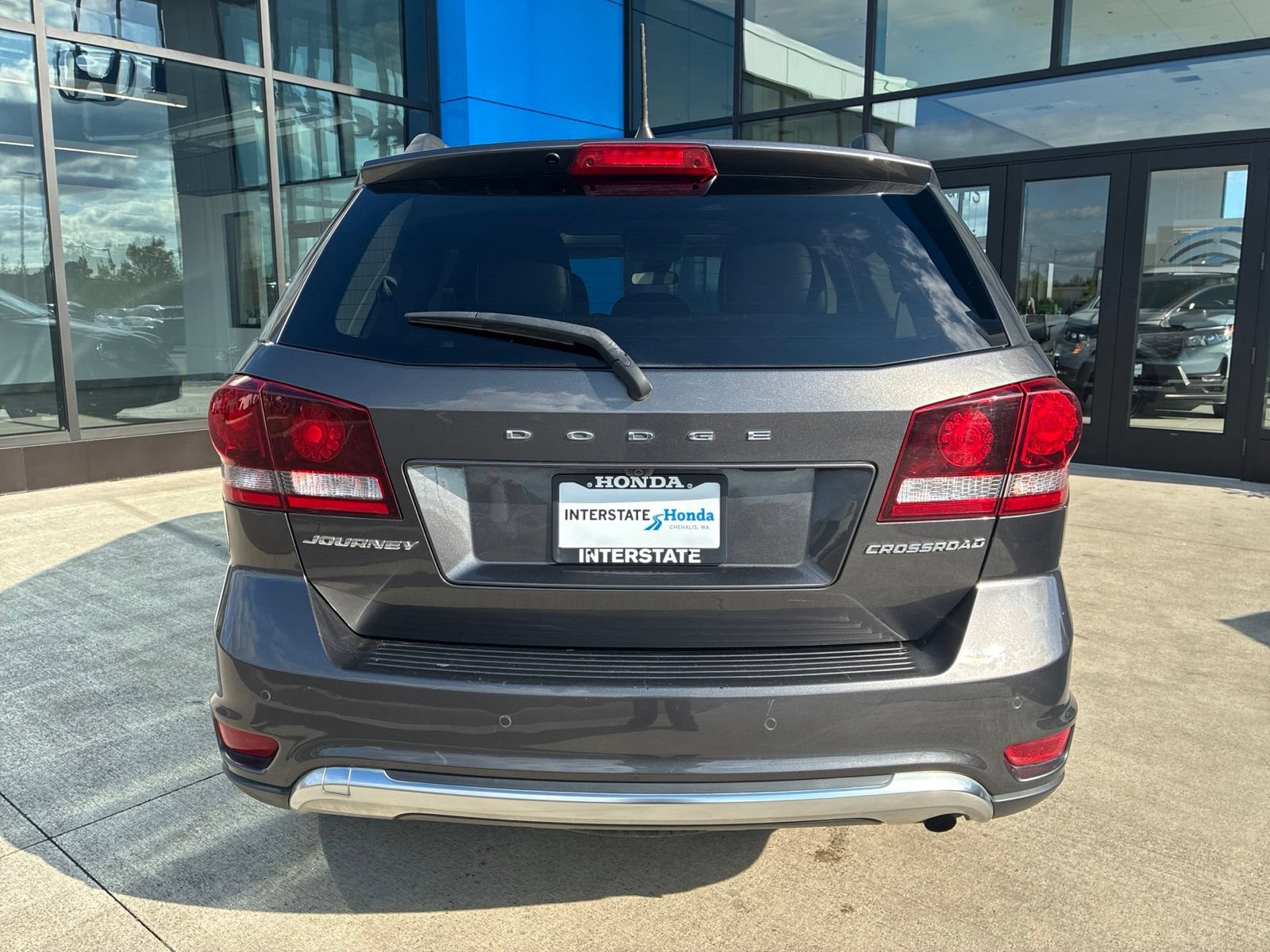 Used 2018 Dodge Journey Crossroad w/ Nav & Sun Group FWD image 6