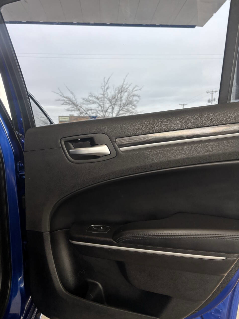 Used 2019 Chrysler 300 Touring image 15