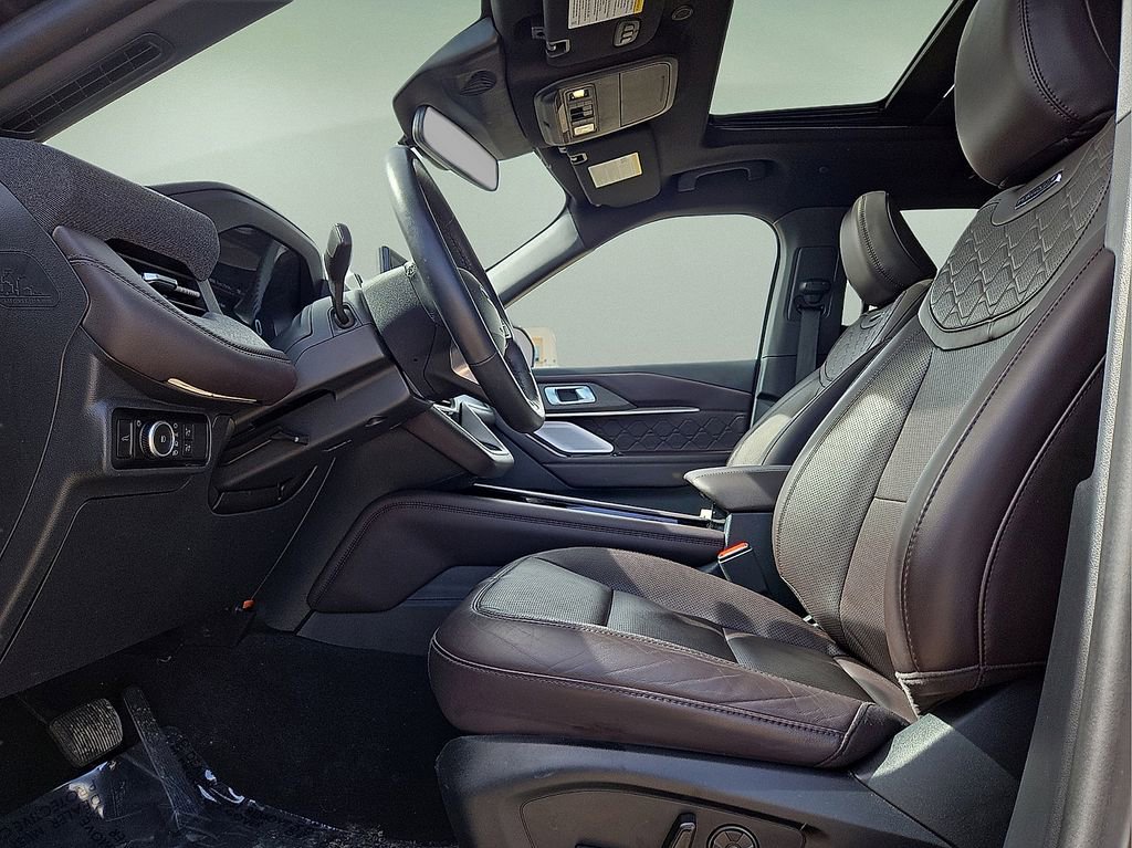 Used 2025 Ford Explorer Platinum w/ LUX Leather Package image 22