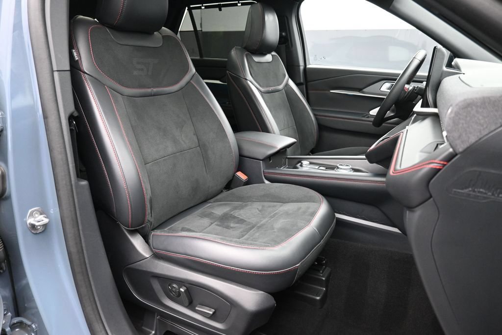 Used 2025 Ford Explorer ST AWD/4WD image 29