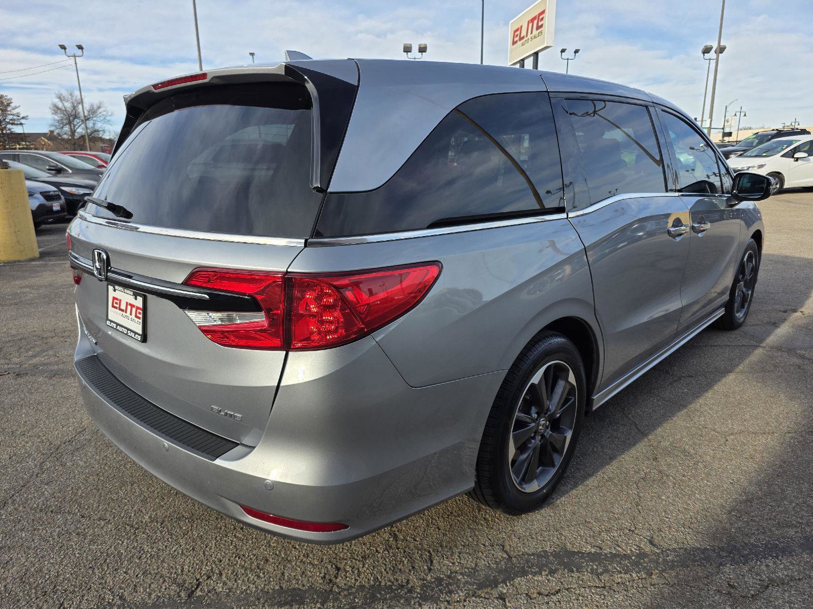 Used 2023 Honda Odyssey Elite image 5