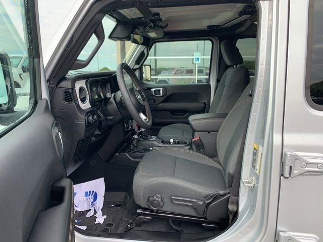 Used 2024 Jeep Wrangler Sahara w/ Technology Group image 11