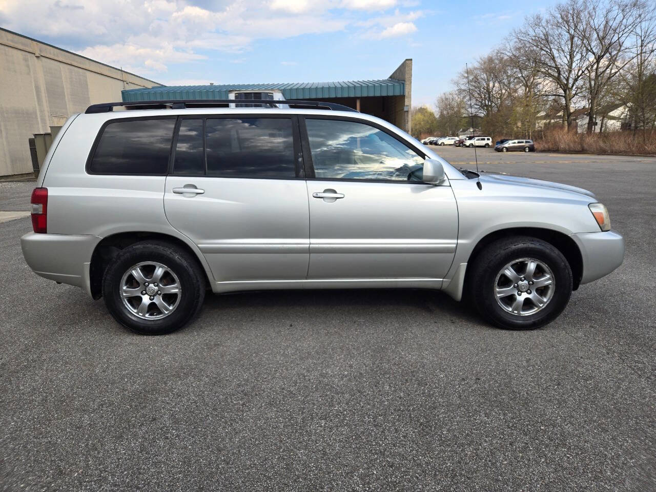 Used 2005 Toyota Highlander 2WD V6 w/ 3rd Row image 12