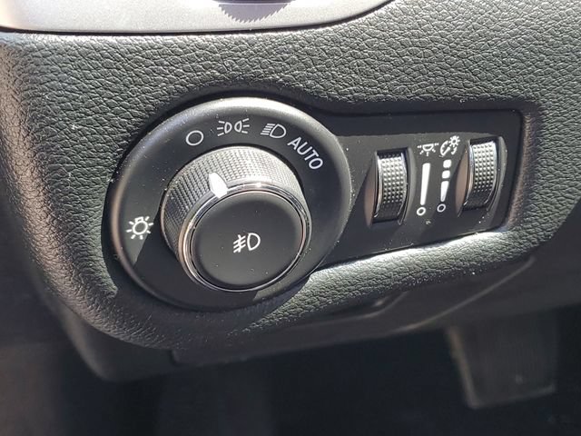 Used 2015 Jeep Cherokee Latitude AWD/4WD image 8