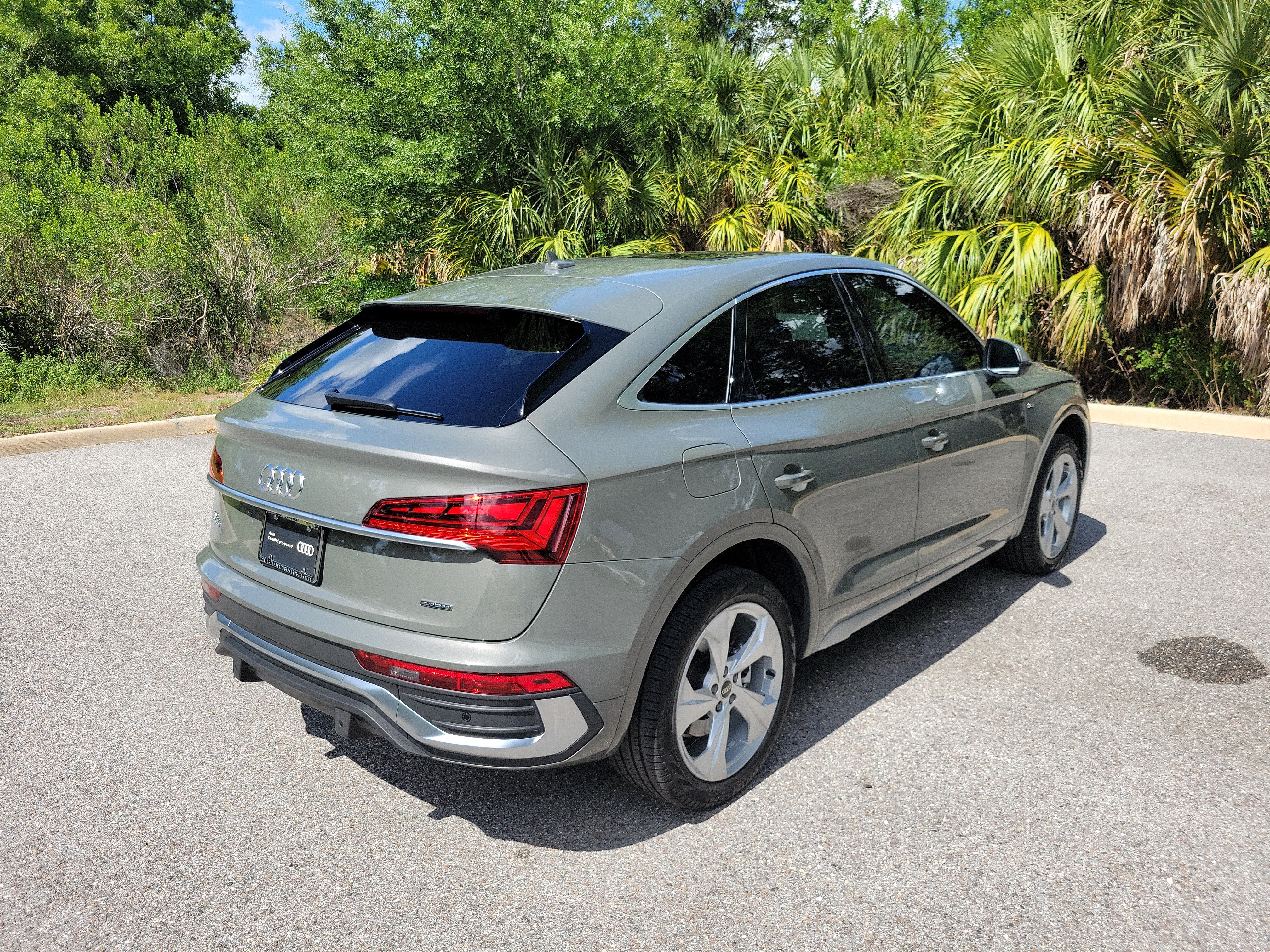 Certified 2025 Audi Q5 2.0T Premium Plus AWD/4WD image 4