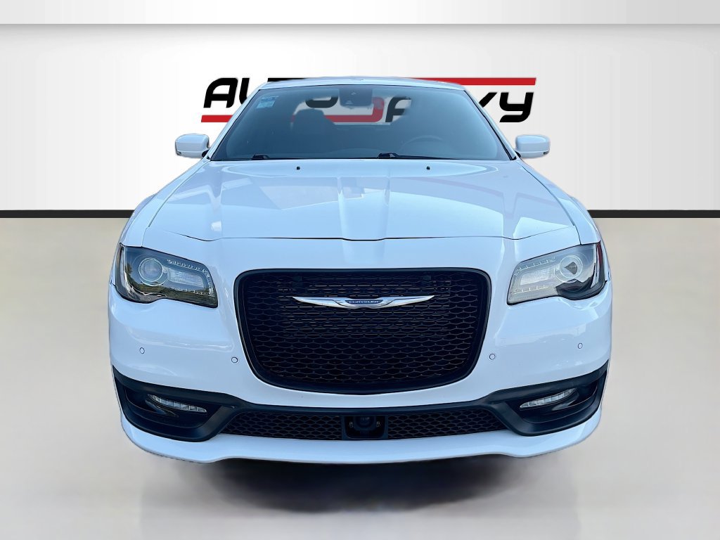 Used 2023 Chrysler 300 C RWD image 2