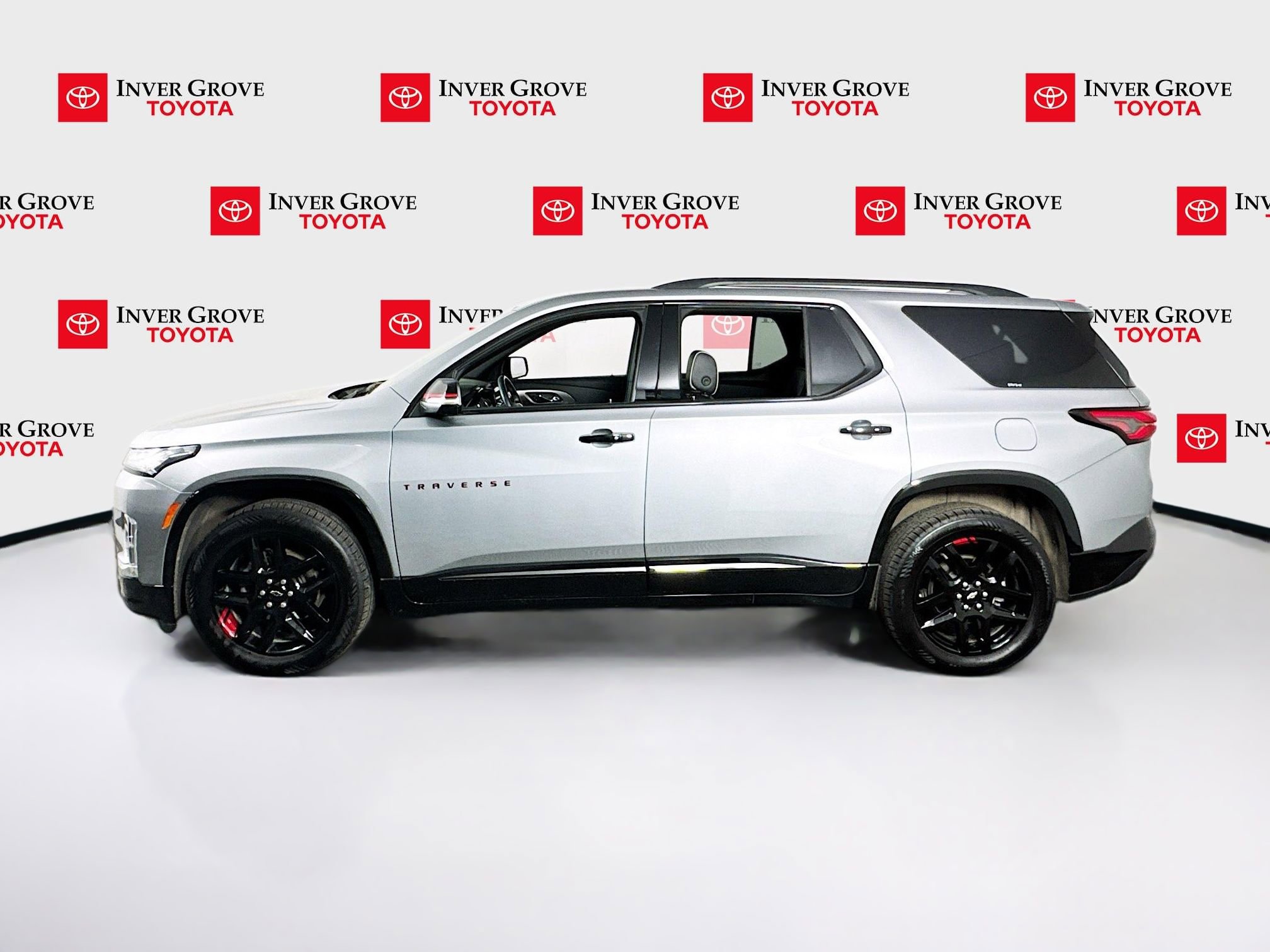 Used 2024 Chevrolet Traverse Premier w/ Redline Edition AWD/4WD image 8