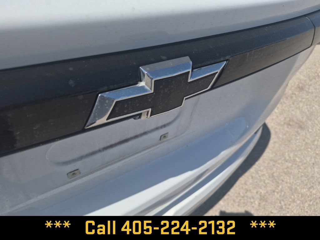 Used 2022 Chevrolet Traverse Premier w/ LPO, Blackout Package FWD image 16