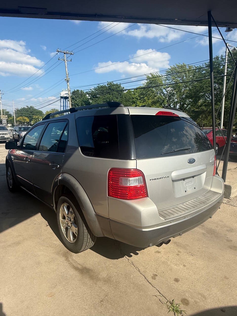 Used 2007 Ford Freestyle SEL FWD image 4