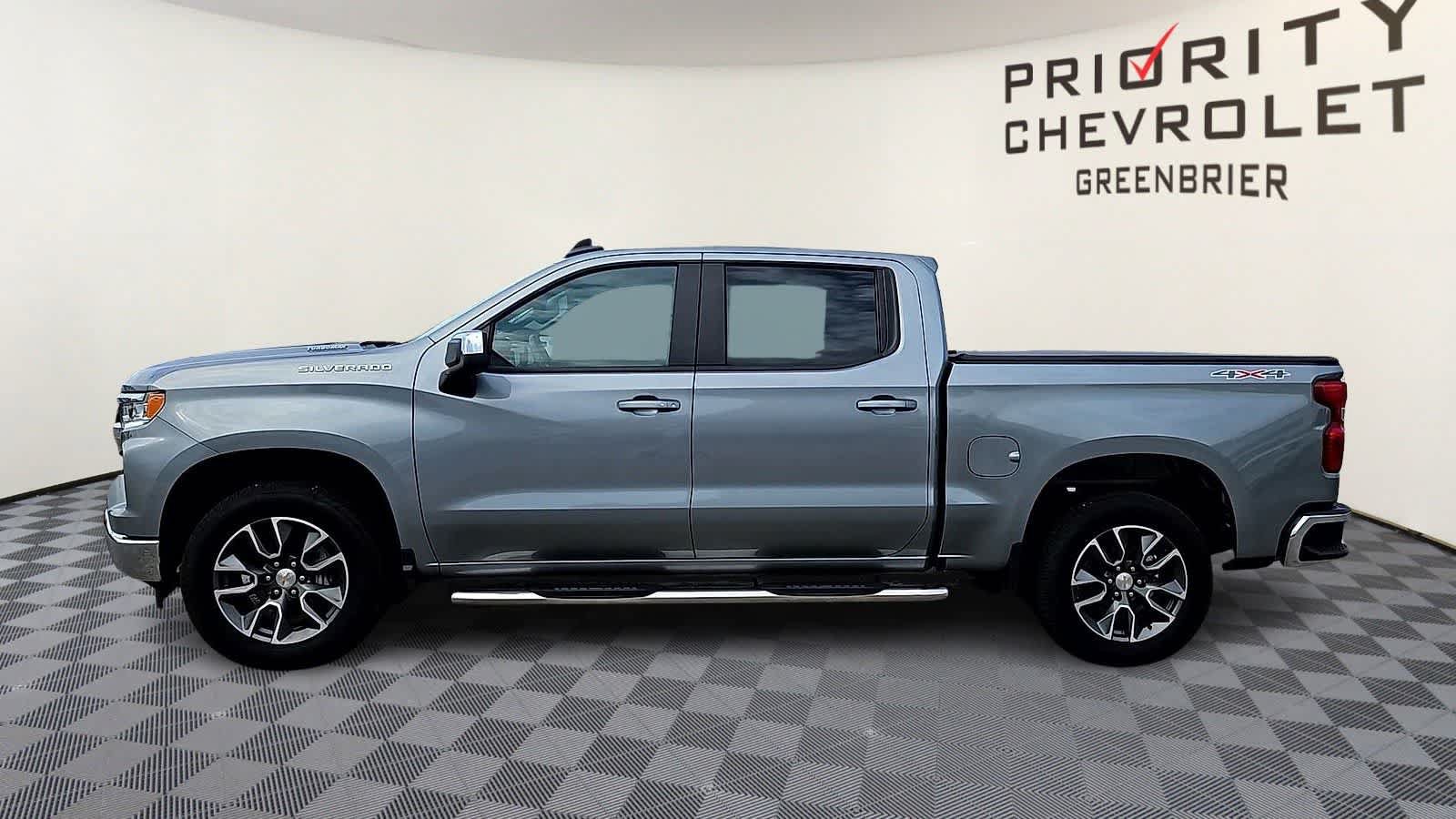 Used 2025 Chevrolet Silverado 1500 LT AWD/4WD image 5