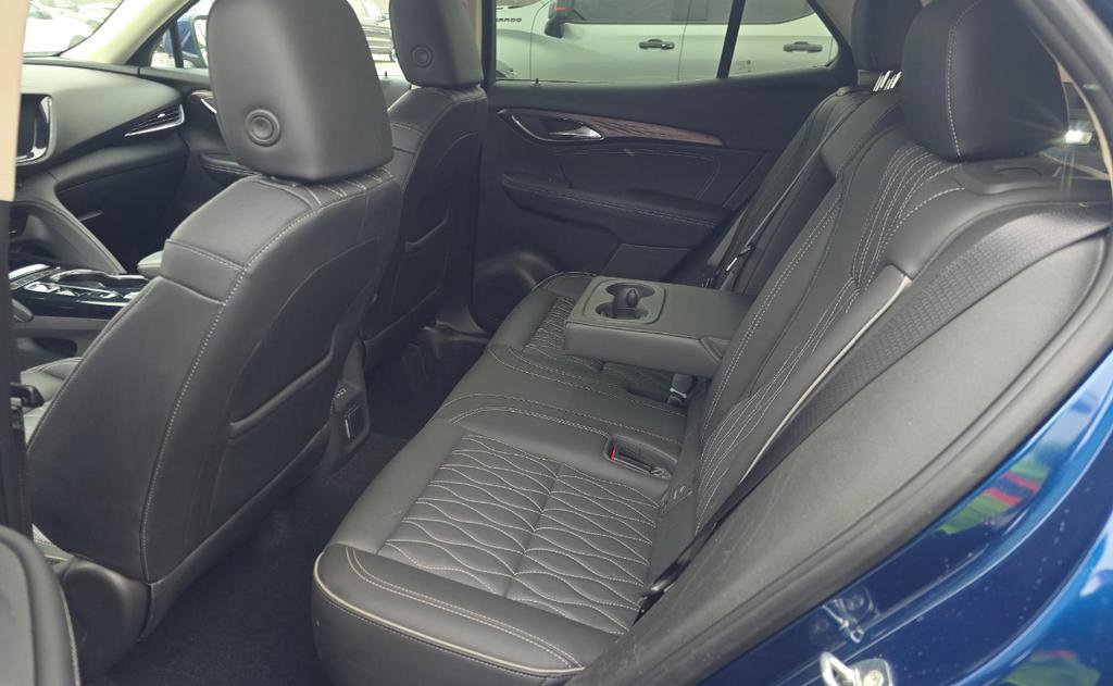 Used 2023 Buick Envision Avenir image 9