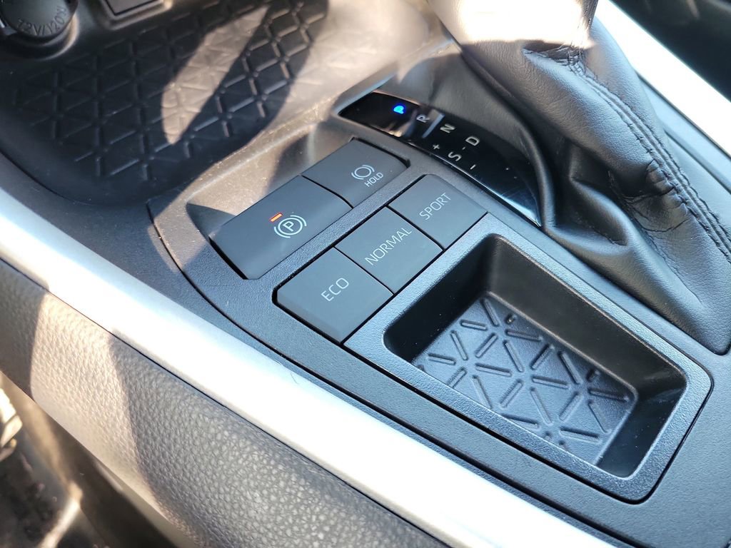 Used 2025 Toyota RAV4 LE image 20