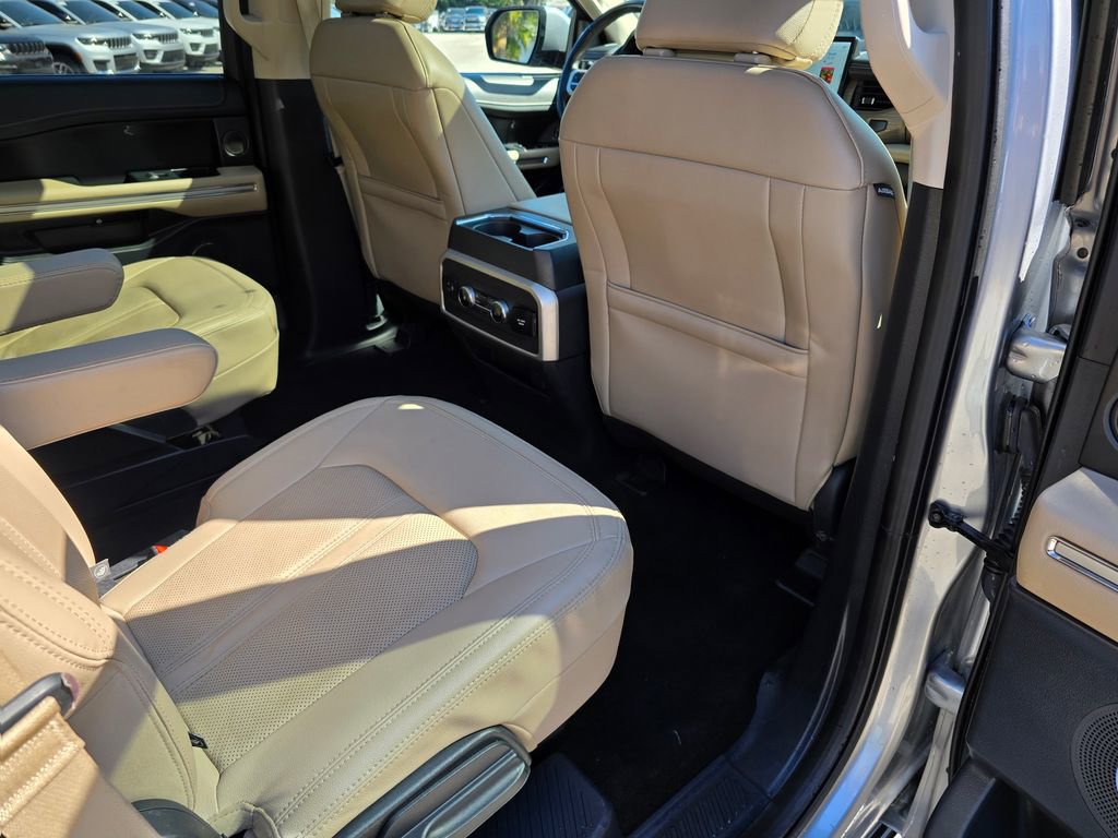 Used 2022 Ford Expedition Limited image 37