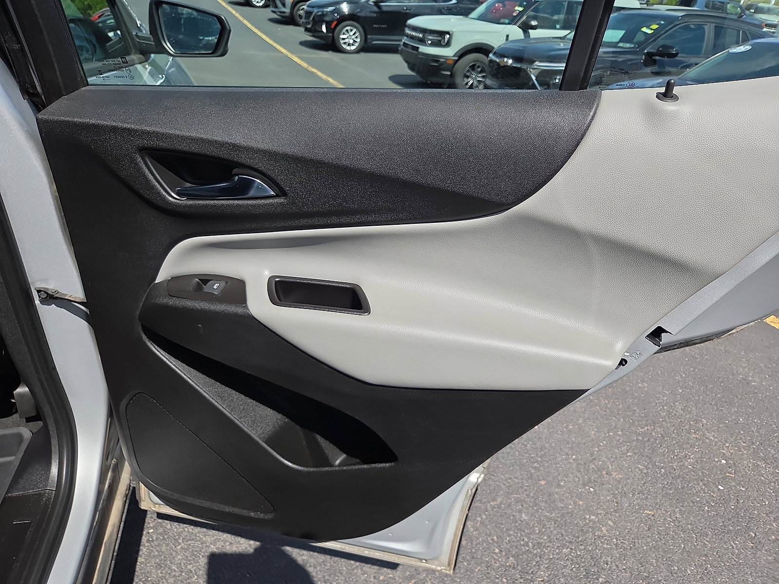 Used 2018 Chevrolet Equinox LS AWD/4WD image 19