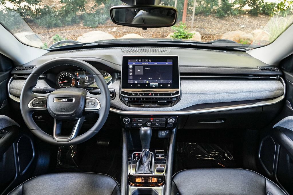 Used 2022 Jeep Compass Latitude image 13