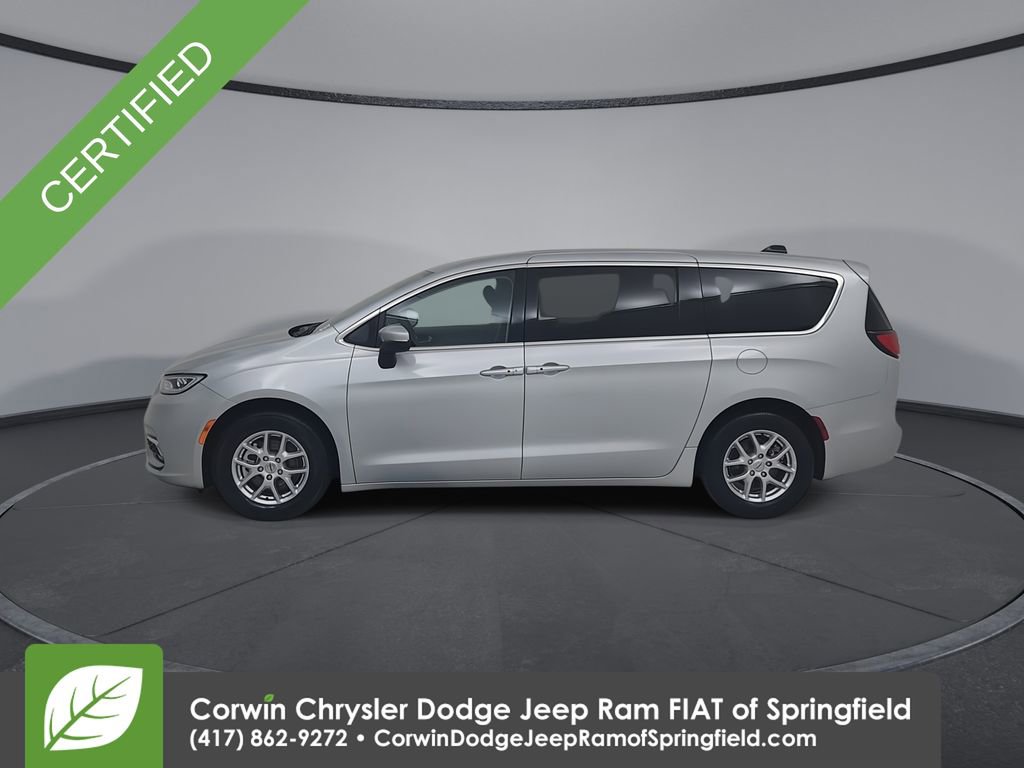 Certified 2023 Chrysler Pacifica Touring-L image 9