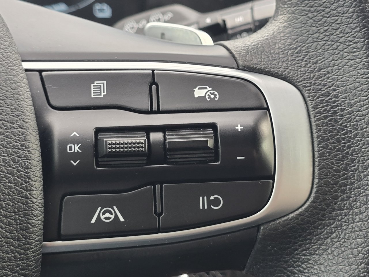 Used 2025 Kia Sportage LX FWD image 30