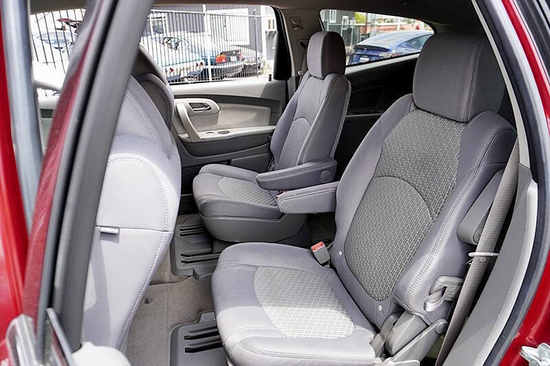 Used 2011 Chevrolet Traverse LT w/ Personal Connectivity Package AWD/4WD image 17