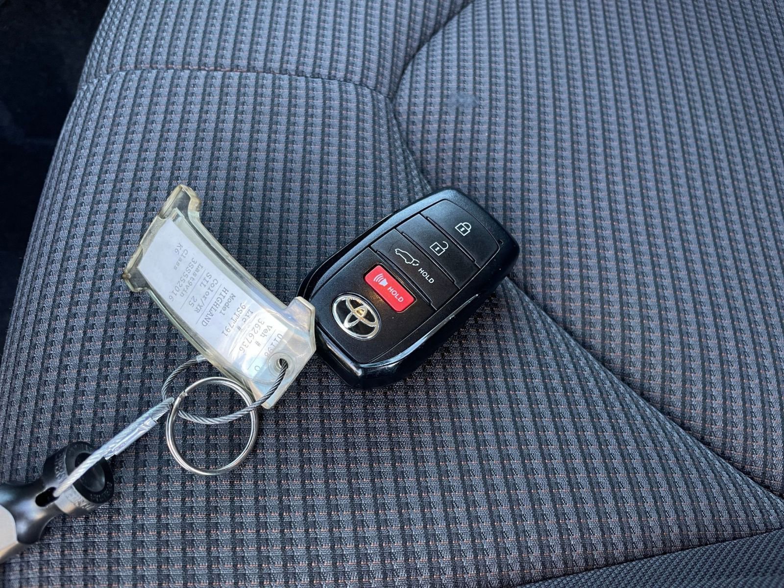 Used 2025 Toyota Highlander LE FWD image 21