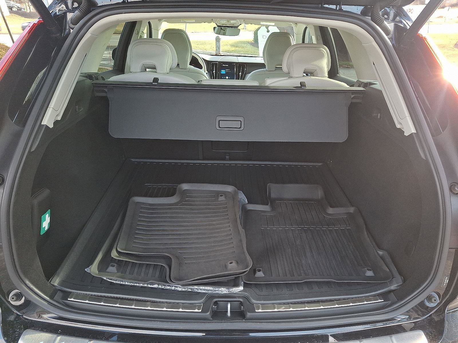 Certified 2024 Volvo XC60 B5 Plus w/ Protection Package Premier AWD/4WD image 28