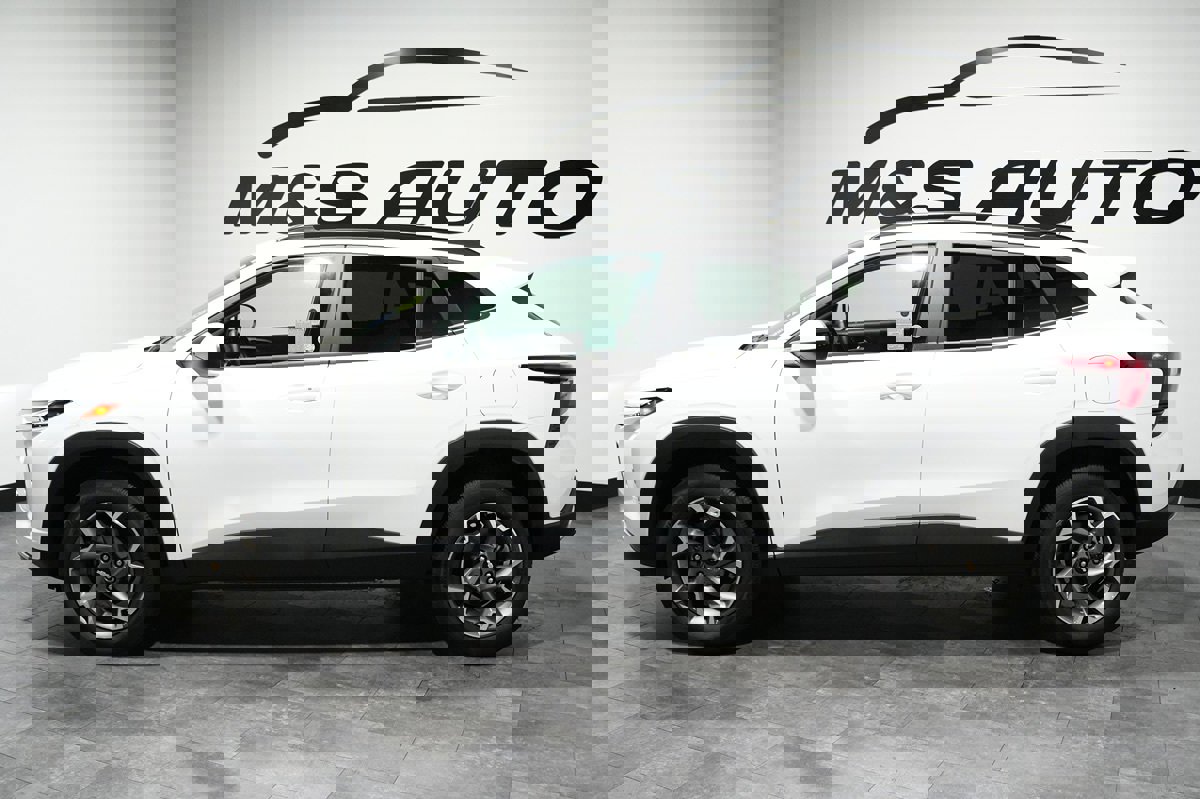 Used 2025 Chevrolet Trax LT w/ LT Convenience Package FWD image 3