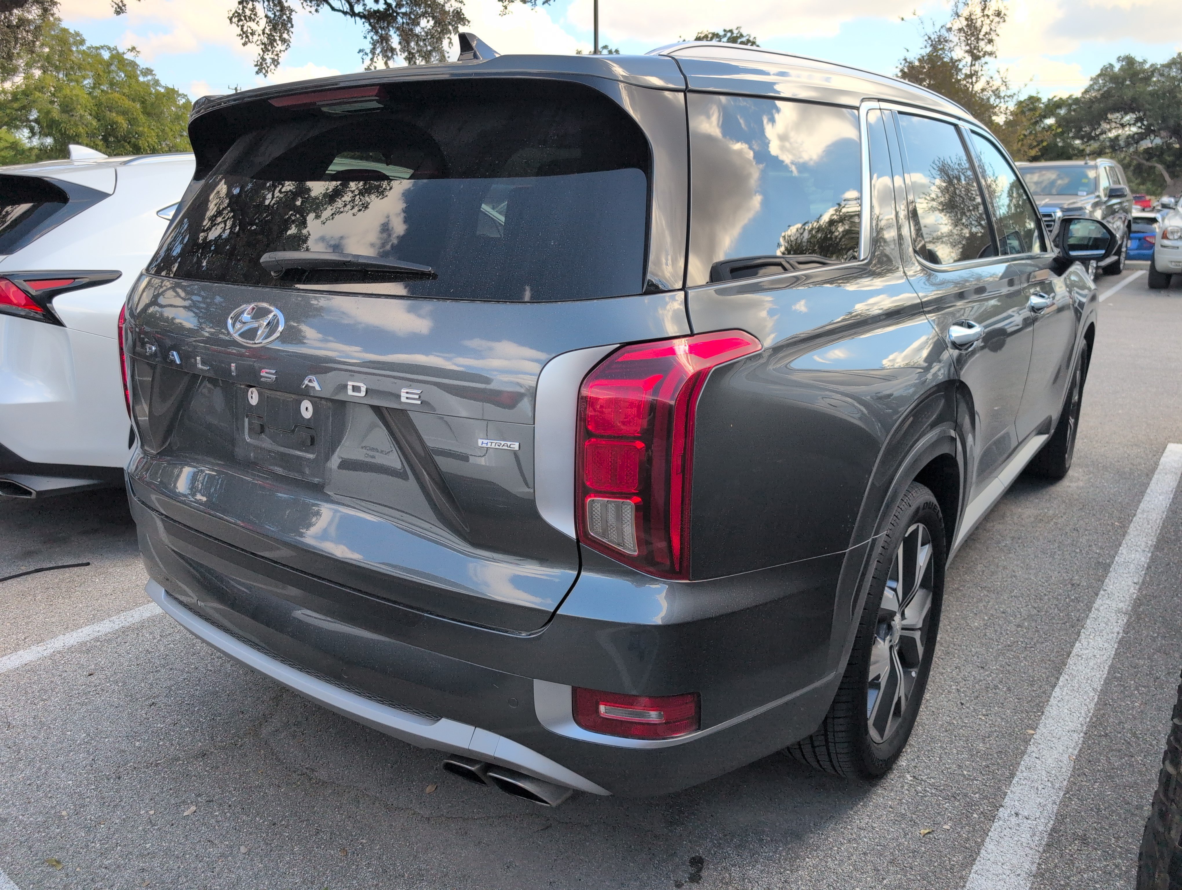 Used 2022 Hyundai Palisade Limited w/ Cargo Package AWD/4WD image 3
