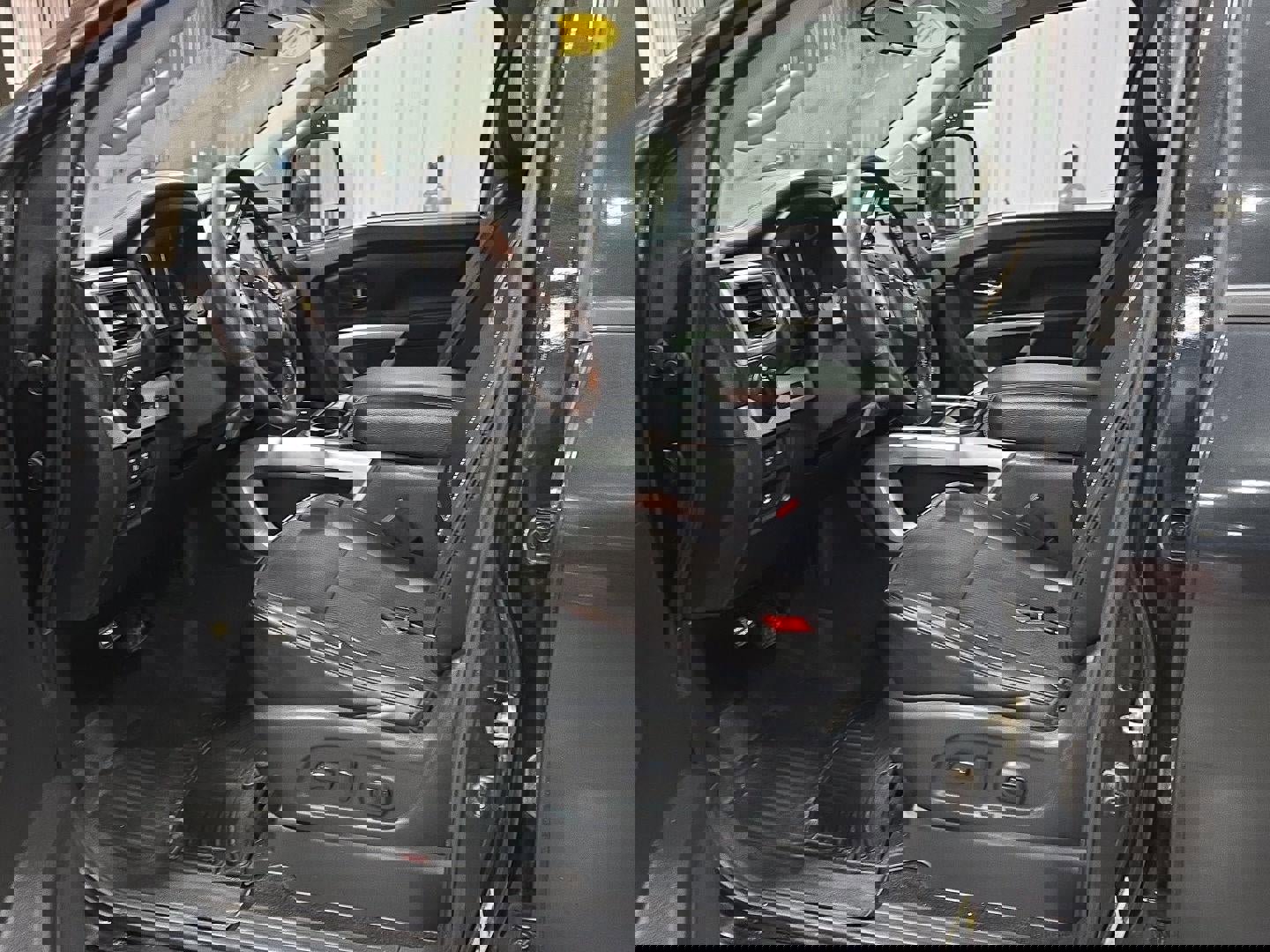 Used 2016 Nissan Titan PRO-4X image 8