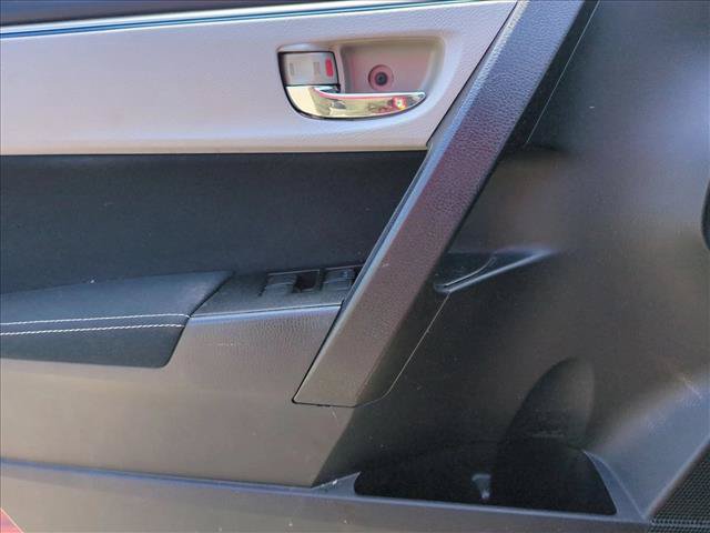 Used 2015 Toyota Corolla LE FWD image 11