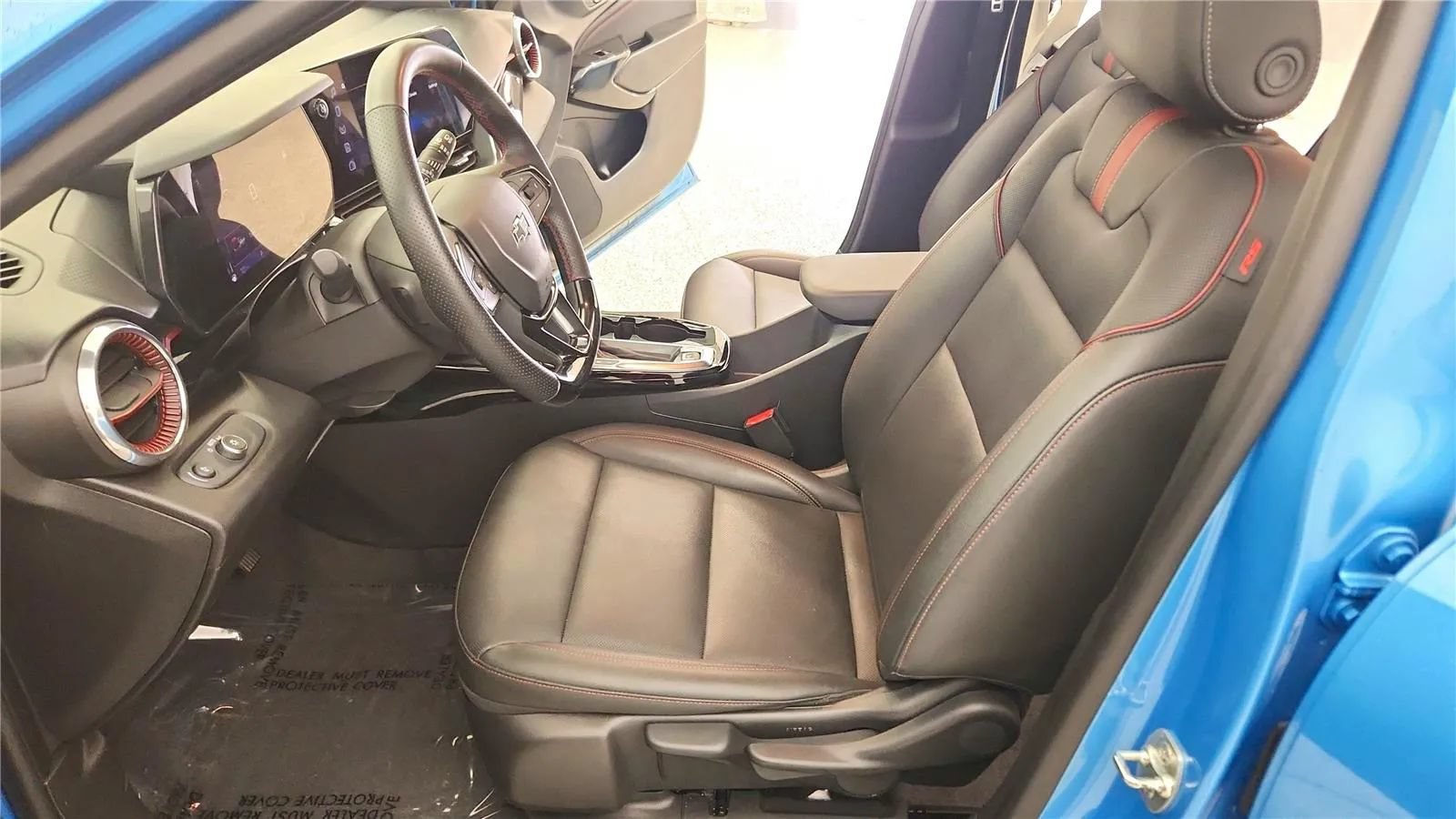 Used 2025 Chevrolet Trax RS w/ Sunroof Package FWD image 23