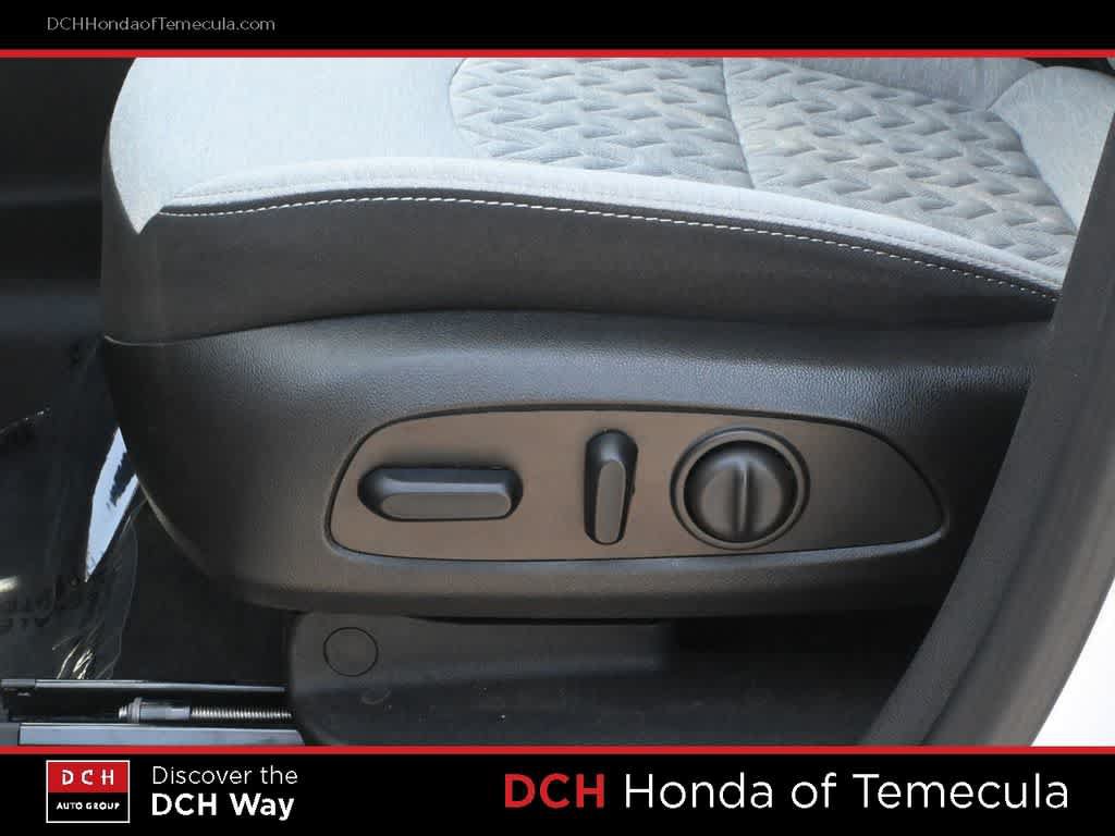 Used 2023 Chevrolet Equinox LT w/ Driver Convenience Package FWD image 17