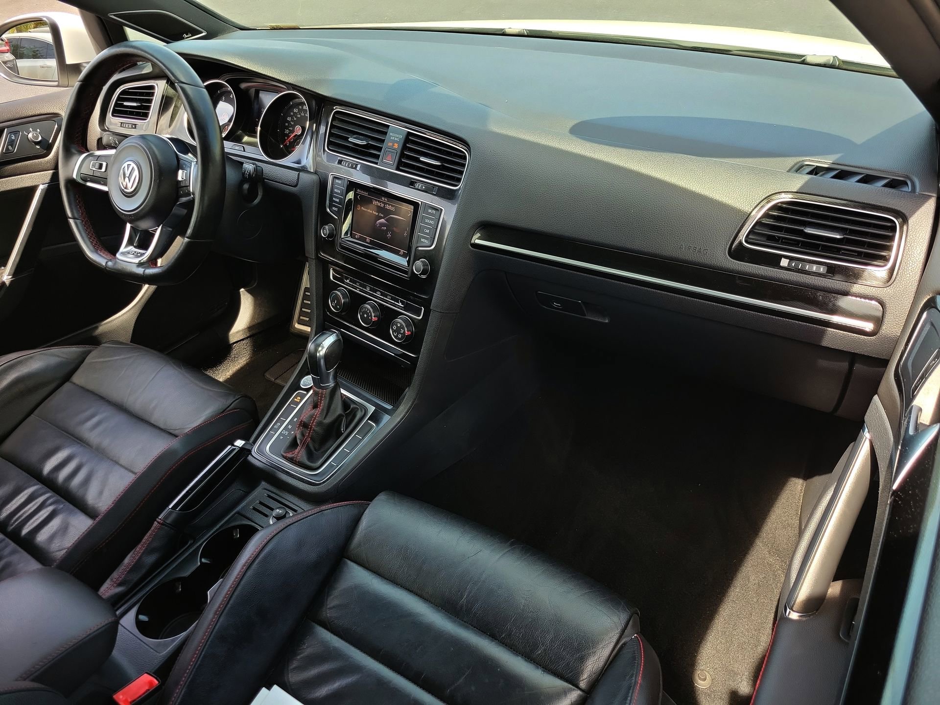 Used 2015 Volkswagen Golf 4-Door FWD image 13