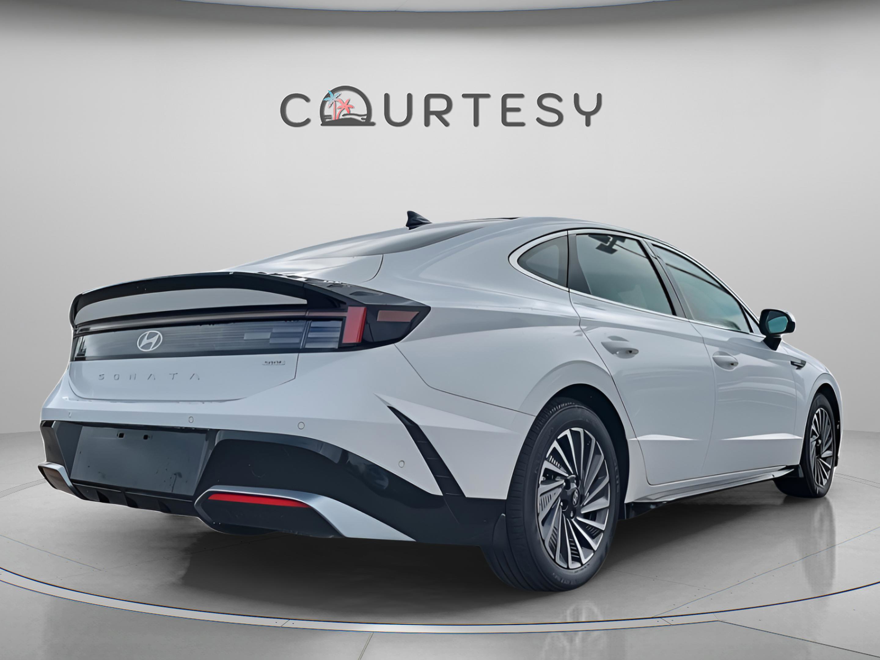 New 2025 Hyundai Sonata Limited image 4