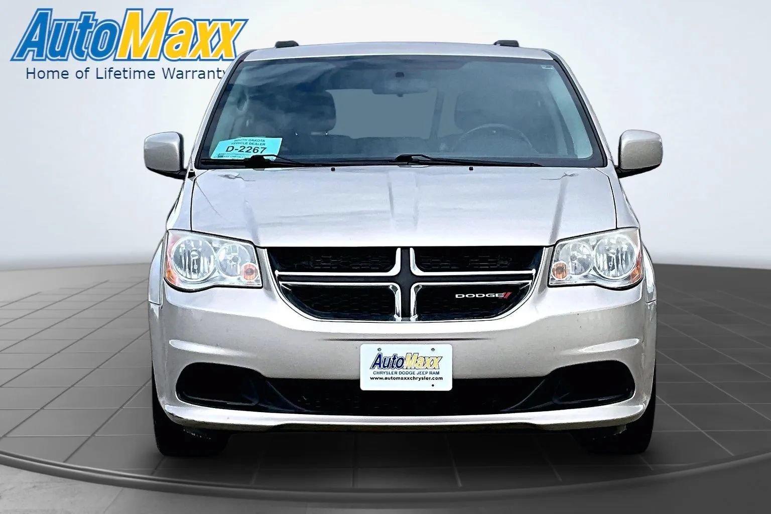 Used 2014 Dodge Grand Caravan SXT w/ Rear Park Assist Package FWD image 2