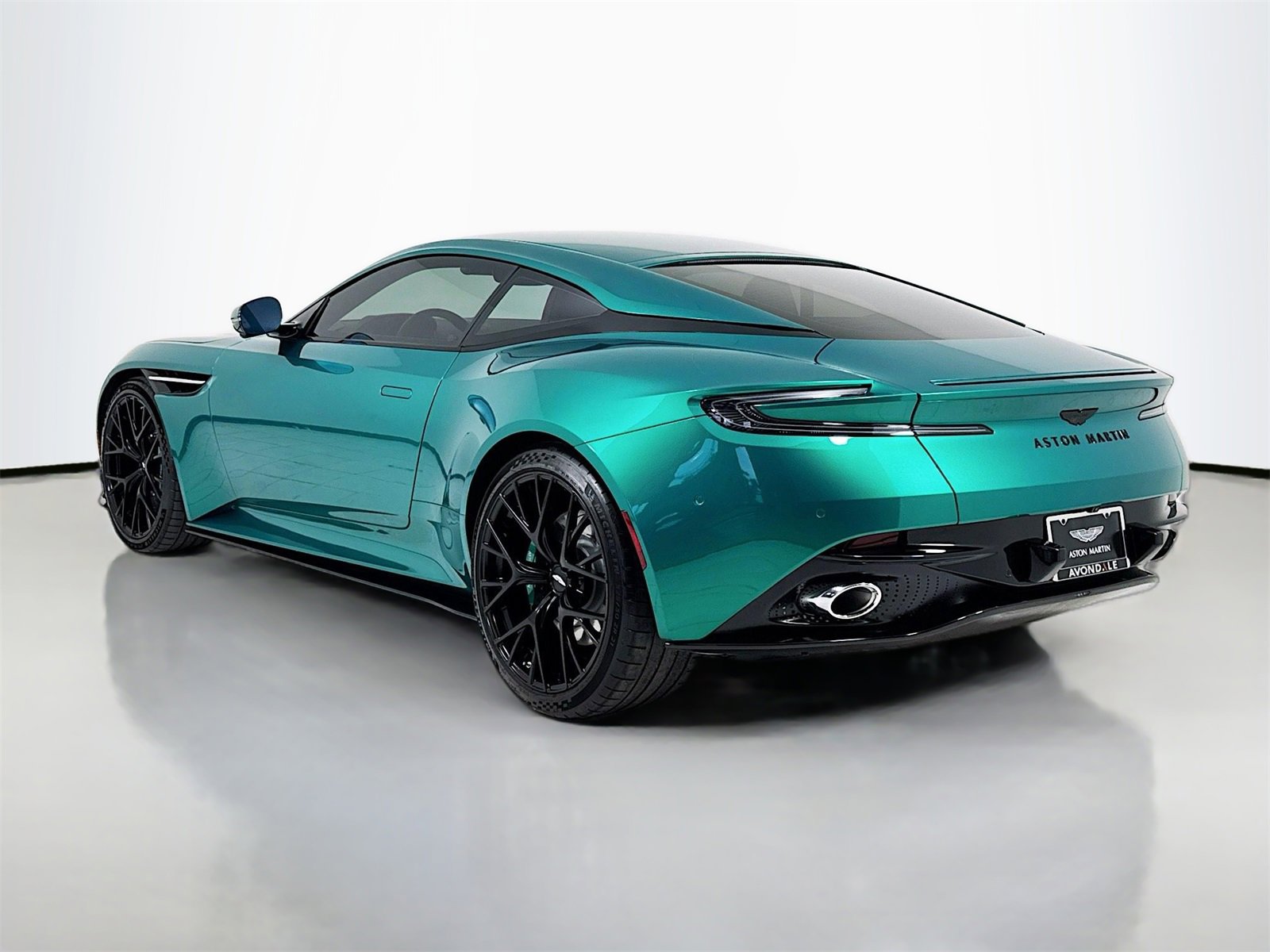 Used 2025 Aston Martin DB12 Coupe image 5