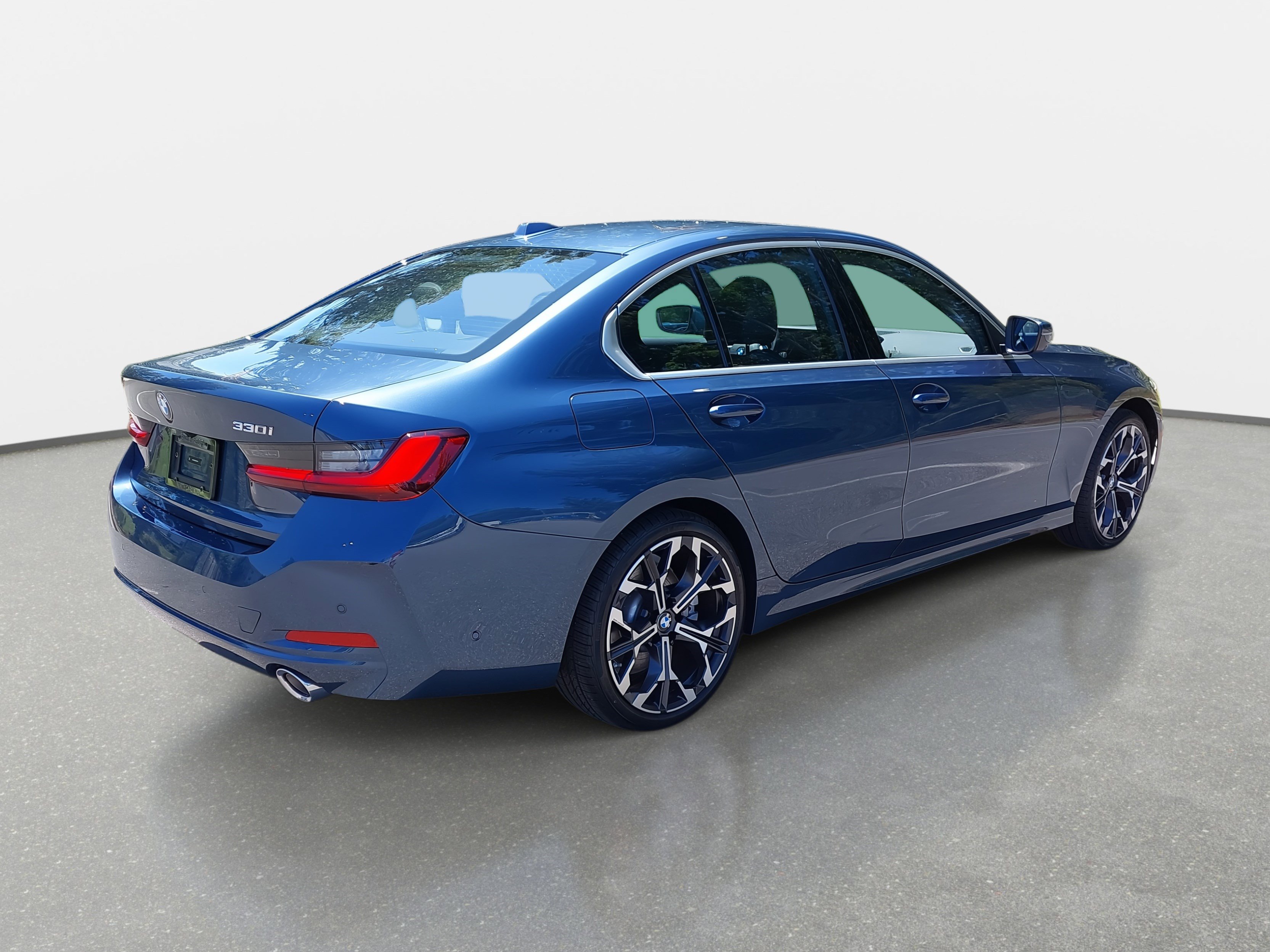 New 2025 BMW 330i Sedan w/ Premium Package image 5